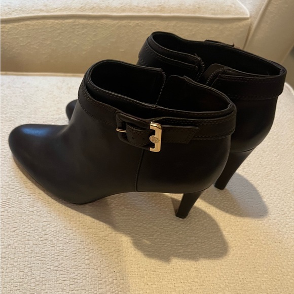 Vince Camuto leather bootie 🍫 - Picture 1 of 8